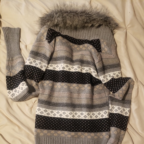 Between me & you sweater. - Picture 4 of 4